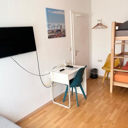 Gemuetliche Privatzimmer Mit Geteiltem Bad, Kueche Und Garten München Buitenkant foto