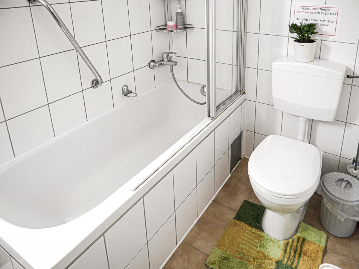 Gemuetliche Privatzimmer Mit Geteiltem Bad, Kueche Und Garten München Buitenkant foto