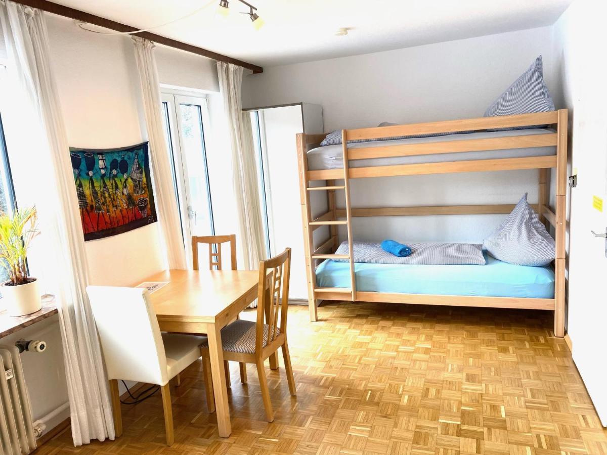 Gemuetliche Privatzimmer Mit Geteiltem Bad, Kueche Und Garten München Buitenkant foto