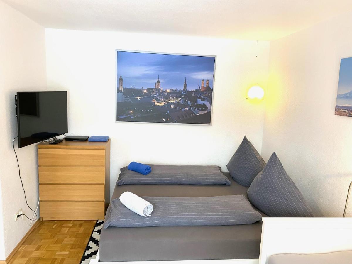 Gemuetliche Privatzimmer Mit Geteiltem Bad, Kueche Und Garten München Buitenkant foto