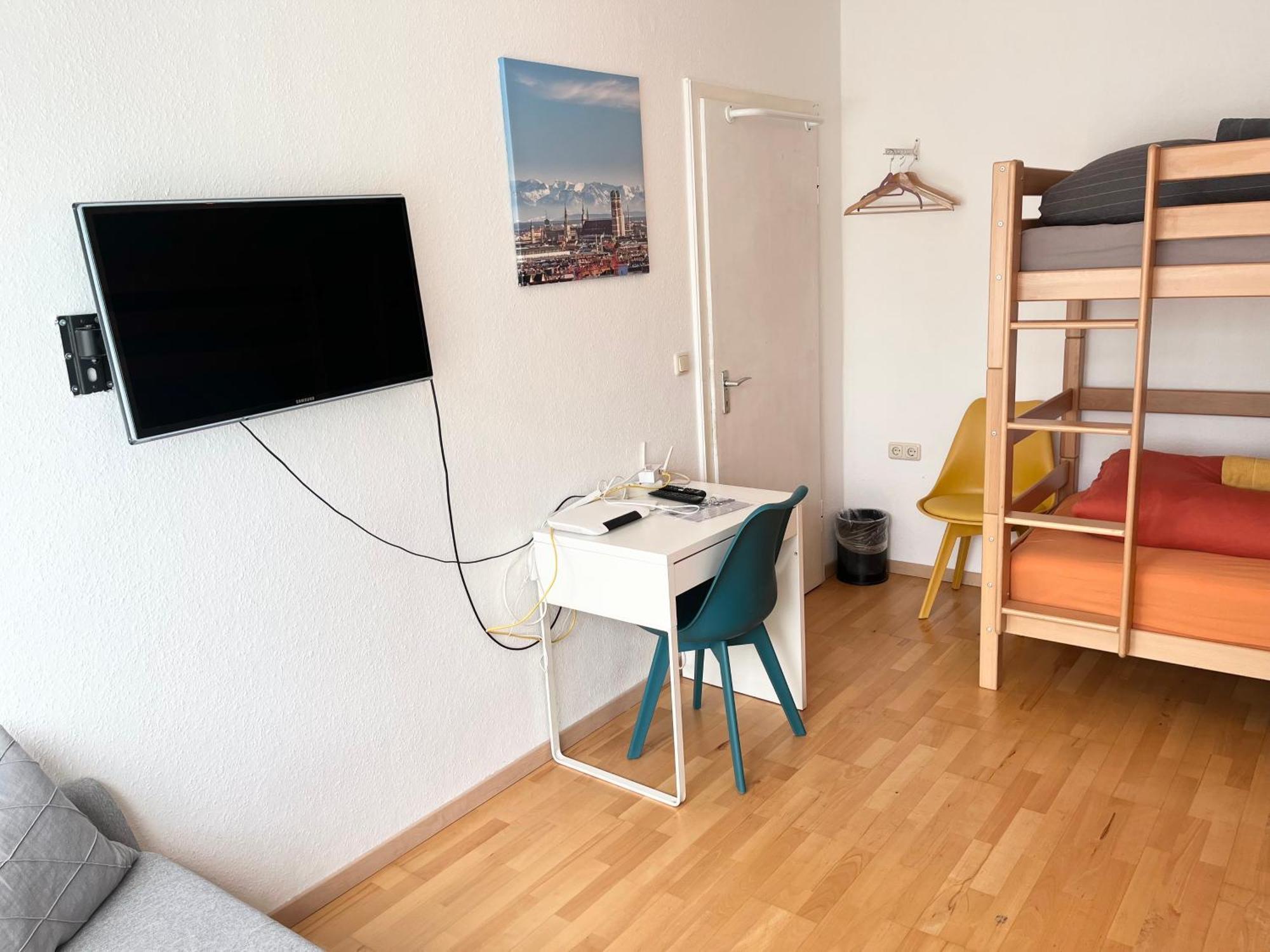 Gemuetliche Privatzimmer Mit Geteiltem Bad, Kueche Und Garten München Buitenkant foto
