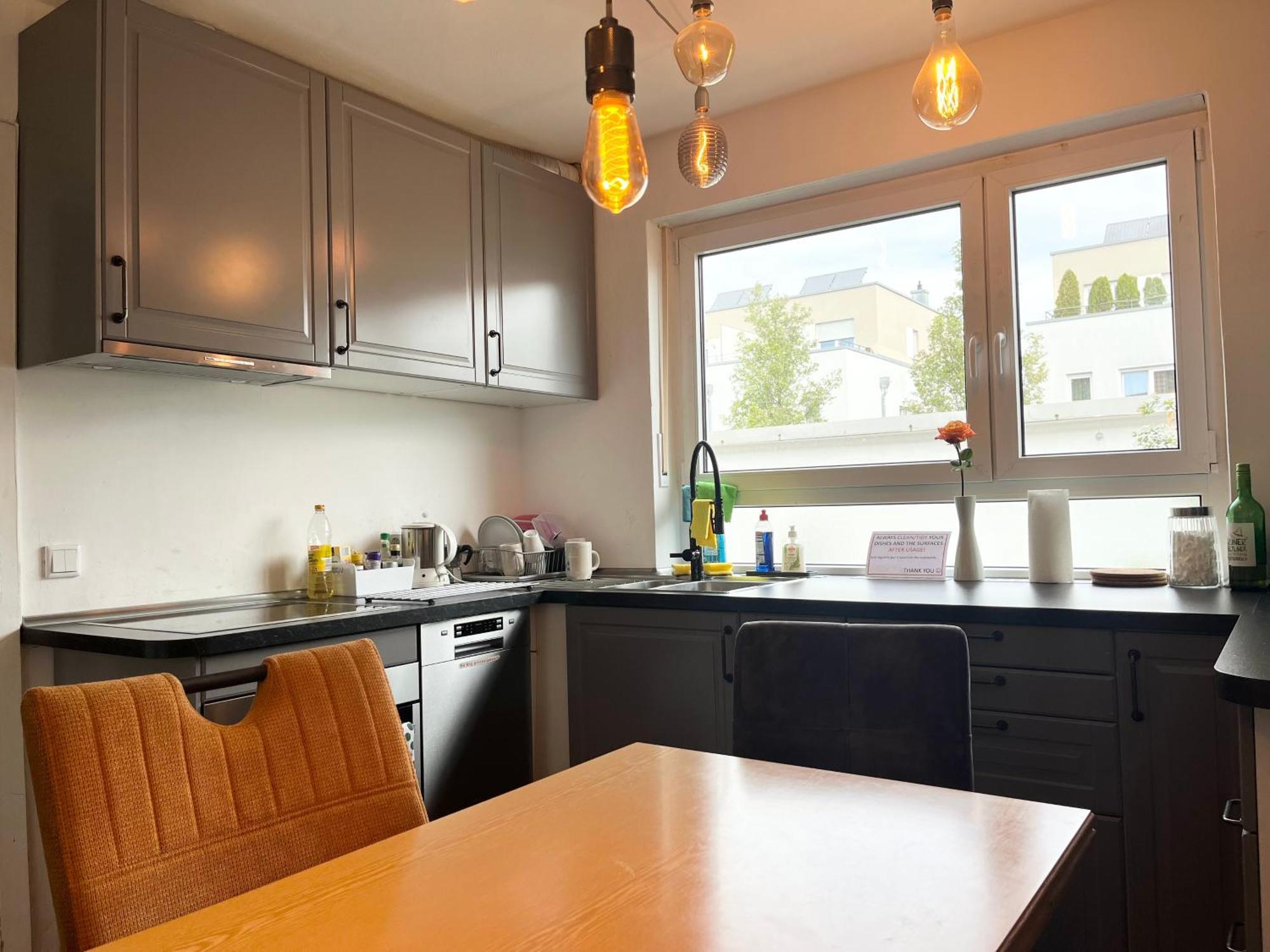 Gemuetliche Privatzimmer Mit Geteiltem Bad, Kueche Und Garten München Buitenkant foto