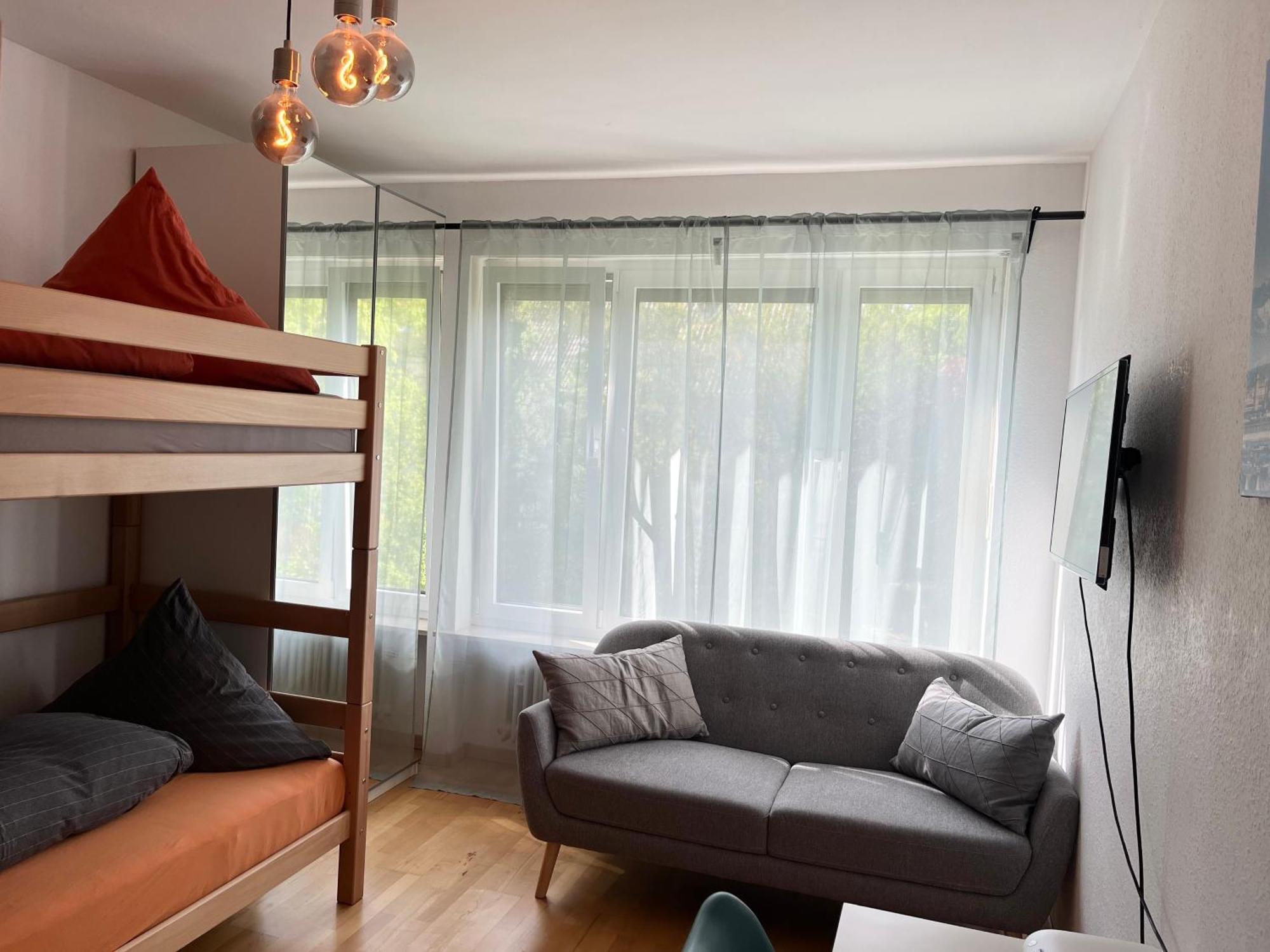 Gemuetliche Privatzimmer Mit Geteiltem Bad, Kueche Und Garten München Buitenkant foto